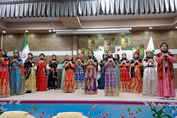 عکس یادگاری همکلاسی من کلاس ۵۰۲ دبستان دخترانه عفاف الشتر