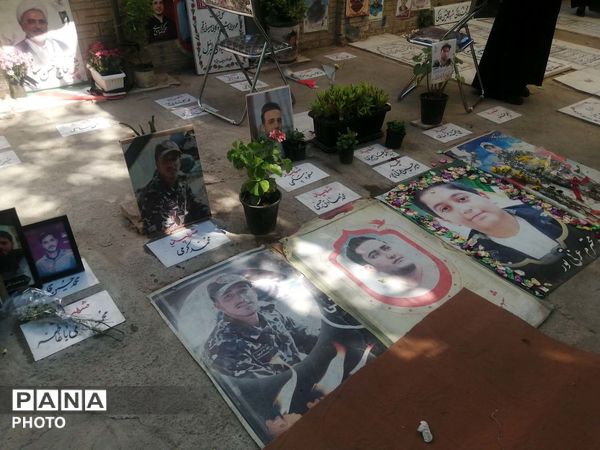 آیین گلباران مزار شهدا در سالروز تاسیس سازمان دانش‌آموزی