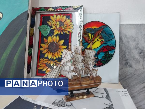 نمایشگاه آثار هنری دانش آموزان دبیرستان دلیری 