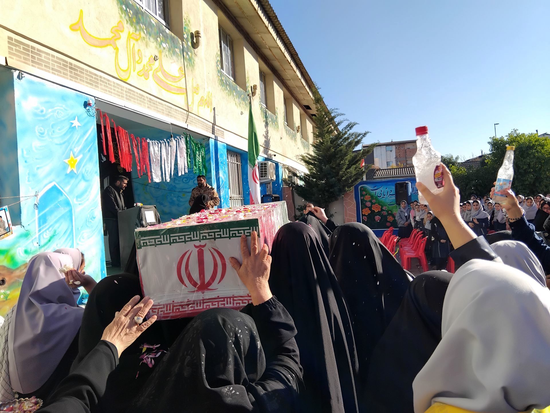 دبیرستان نجم میزبان پیکر یک شهید گمنام شد