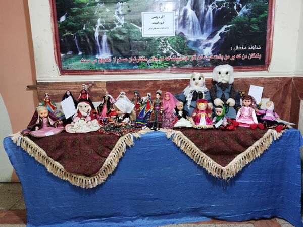 بازدید قطب کشوری مدیران از آموزشگاه شهدای معلم 2 همزمان با برپایی نمایشگاه علمی پژوهشی، انرژی های نوین، ادبیات و ریاضی