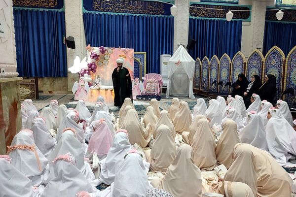 برگزاری مراسم جشن تکلیف دانش‌آموزان دبستان نیلوفر رفیعی ناحیه دو شهرری 