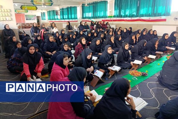 محفل انس با قرآن کریم در دبیرستان حاج بهادر گراشی ناحیه ۳
