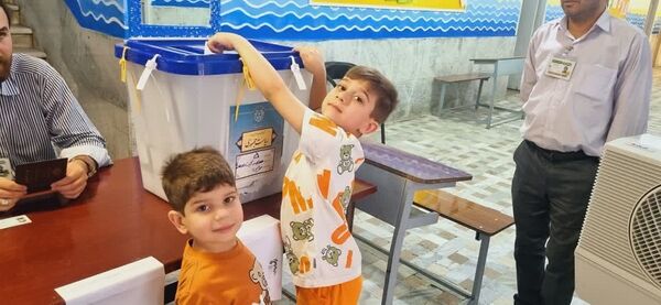 حضور پرشور مردم کرج در پای صندوق‌های رای