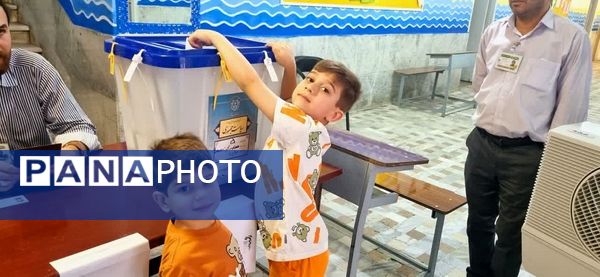 حضور پرشور مردم کرج در پای صندوق‌های رای