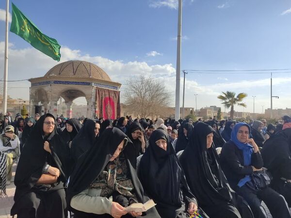 دعای ندبه باشکوه در آستانه میلاد حضرت مهدی(عج) در میدان حج یزد