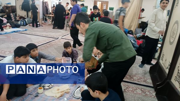 افطاری دومین روز اعتکاف دانش آموزی «سه روز در بهشت»