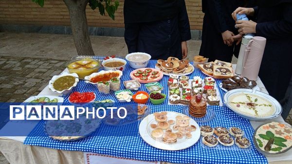 جشنواره صبحانه سالم در هنرستان موفقیان شهرستان نظرآباد