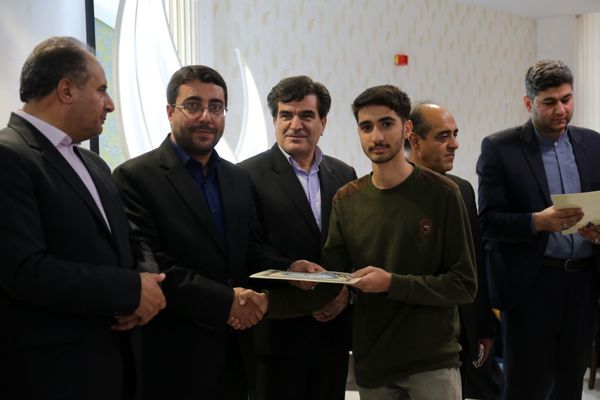 آیین تجلیل از برگزیدگان جشنواره قرآن عترت و نماز آذربایجان شرقی