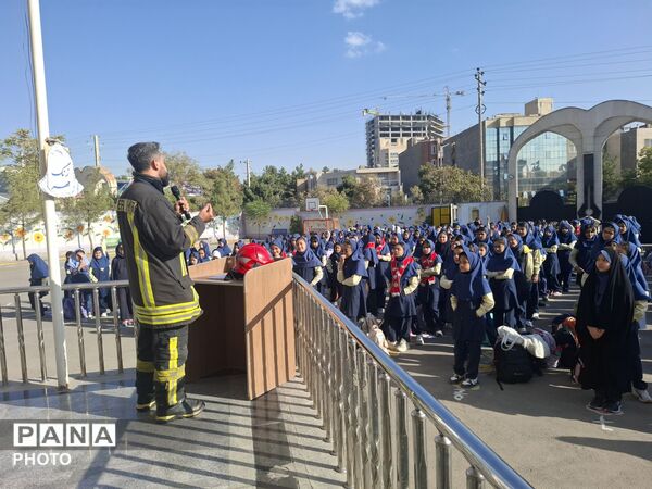 گرامیداشت روز آتش نشانی و ایمنی در مدرسه مصلی نژاد