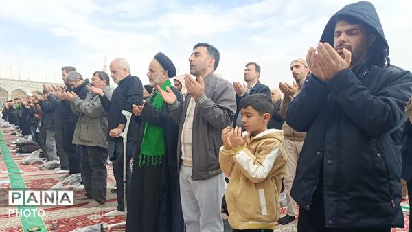 اقامه نماز عید فطر و تشییع پیکر شهید «کیارش» در مسجد جمکران