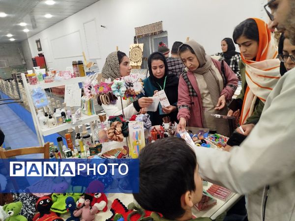 اختتامیه نمایشگاه نوروزی ارغوان در فاروج