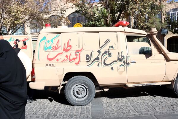 تشییع ۵ شهید گمنام در سالروز شهادت حضرت فاطمه(س) در یزد