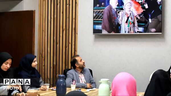 تولدی دوباره برای پانا در کنار خبرنگاران برتر 