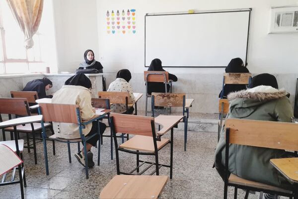 آزمون پیشرفت تحصیلی در دبیرستان آیت الله طالقانی داریون