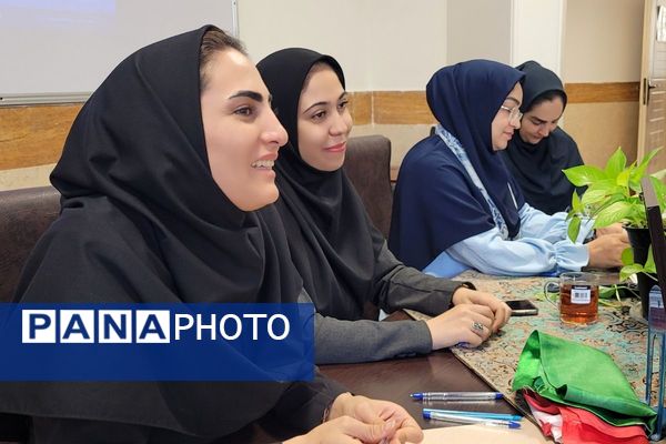 جلسه شورای معلمان دبیرستان نمونه دولتی ولایت