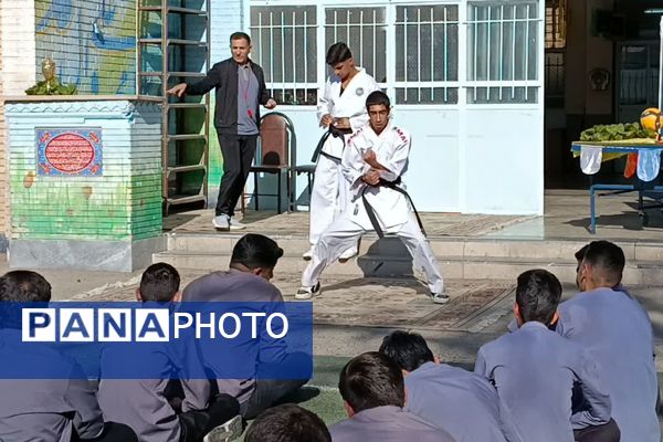 المپیاد ورزشی درون مدرسه‌ای با نمایش منش پهلوانی