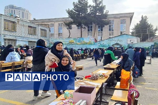 برگزاری بازارچه اقتصادی در دبیرستان شاهد تکتم