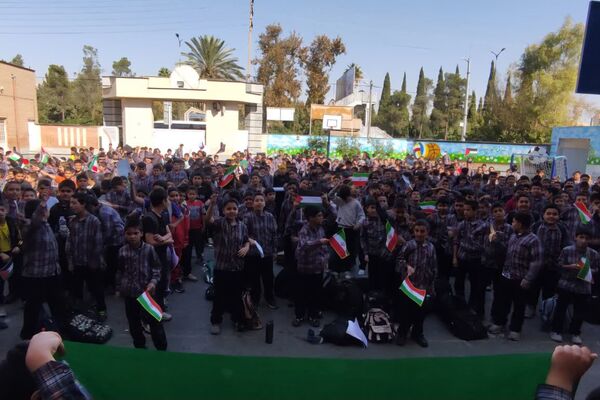  بزرگداشت روز دانش آموز در آموزشگاه معارف۶ شیراز 