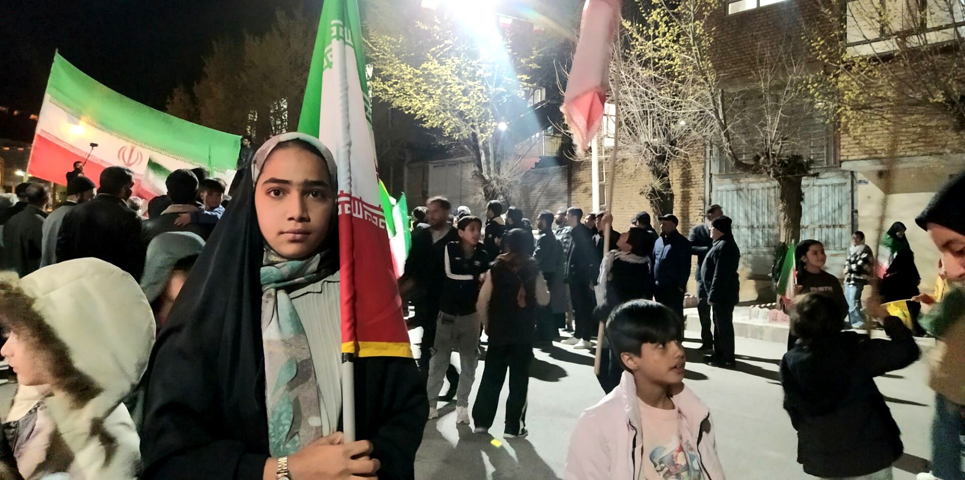 مشت‌های گره‌کرده‌ای که دشمن را به عقب راند