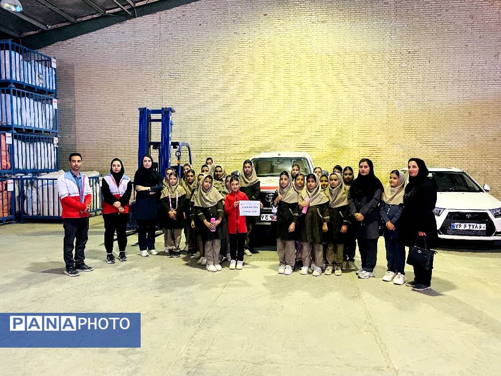  مراسم گرامیداشت هفته پدافند غیر عامل در آموزشگاه آیت الله غفاری 