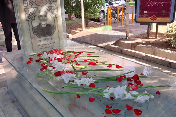 غبار روبی گلزار شهدا شیراز