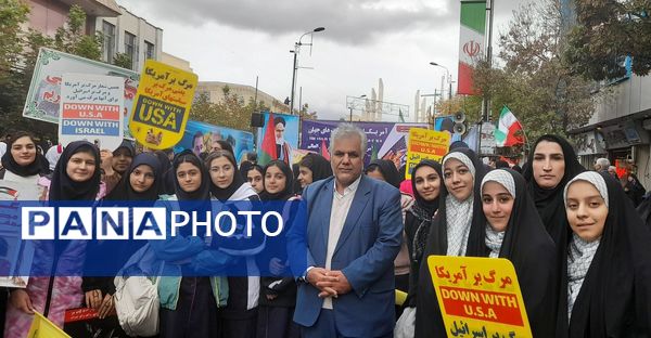 حضور دانش‌آموزان زنجانی در راهپیمایی روز ۱۳ آبان 