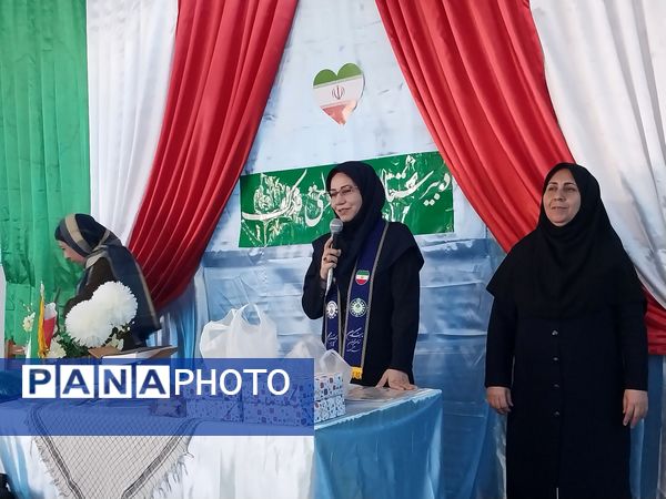 تقدیر از دانش‌آموزان برتر آموزشگاه فدک فاروج 