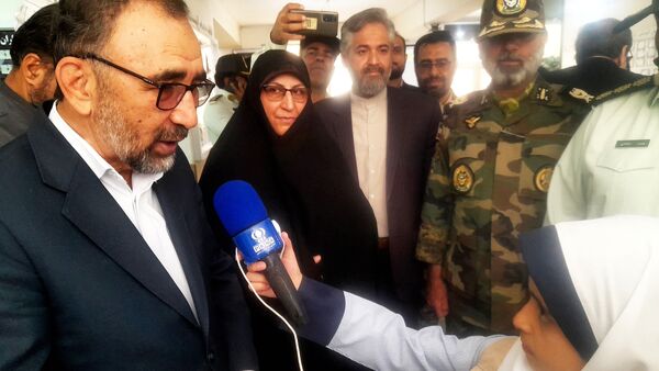 آیین نواختن زنگ مهر، ایثار و شهادت در دبستان شاهد حاج تقی آقا بزرگ ناحیه یک مشهد 