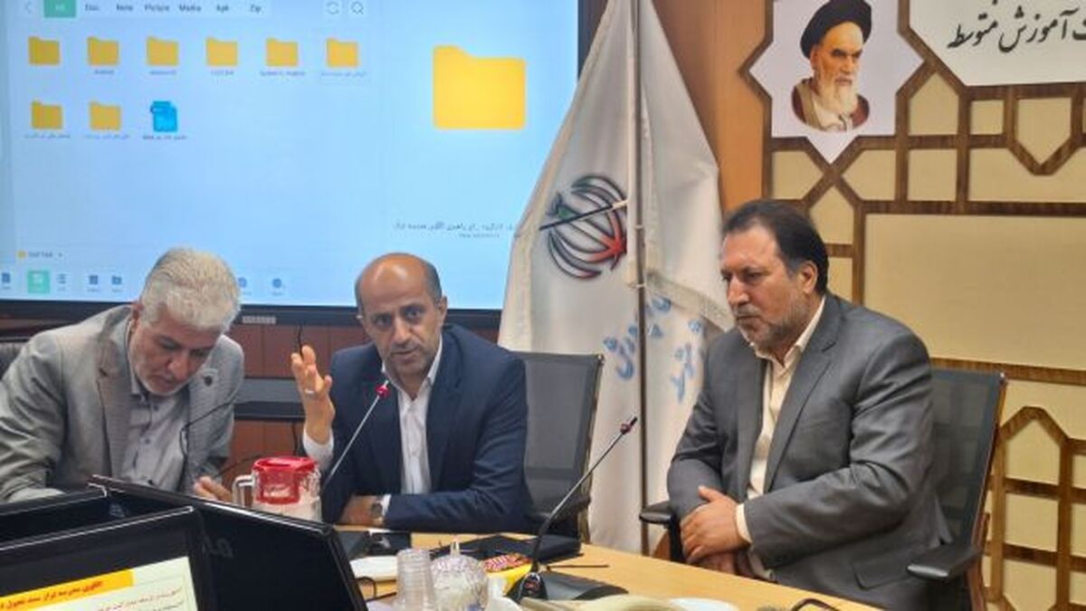 الگوی مدرسه تراز سند تحول بنیادین آموزش و پرورش در ریل اجرا/ مدیران مدارس در کانون تحول آموزشی قرار گرفتند