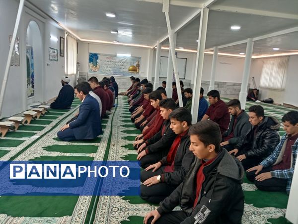 آماده‌سازی غذای افطاری با کمک دانش‌آموزان دبیرستان نمونه آیت‌الله خامنه‌ای 