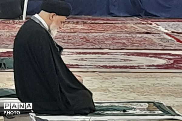 حضور پرشور فرهنگیان و دانش‌آموزان در مصلی نسیم شهر