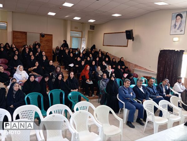  جلسه انجمن اولیا در دبیرستان نمونه اندیشه