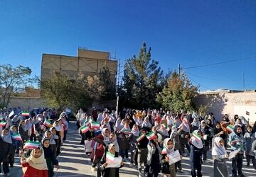 طنین استکبار ستیزی و شور و نشاط دانش آموزان در دبستان شهید نجفی فدافن