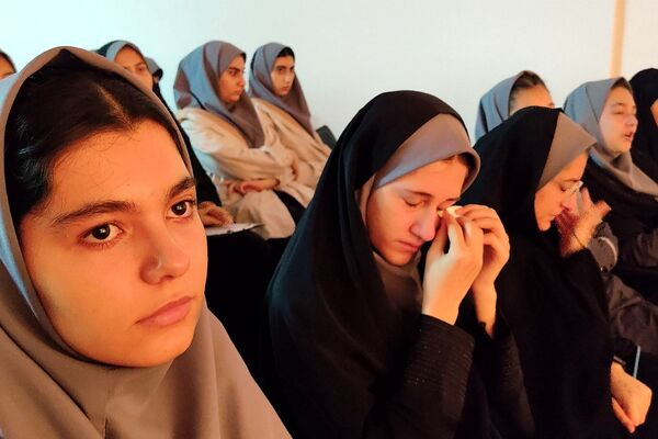 بزرگداشت «مادران چشم به راه»باحضور دانش‌آموزان دبیرستان دخترانه معرفت کهریزک