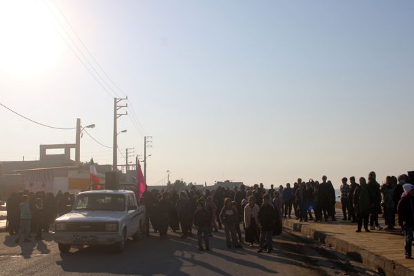 پیاده‌روی خانوادگی در روستای هلیله شهرستان بوشهر 