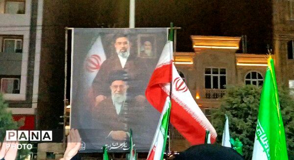 حماسه سازی مردم نیشابور در بیستمین شب از راهپیمایی های مردمی بلوار فضل 