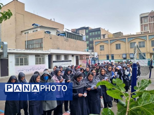  روز دانش‌آموز در دبیرستان شهیده قزوینی