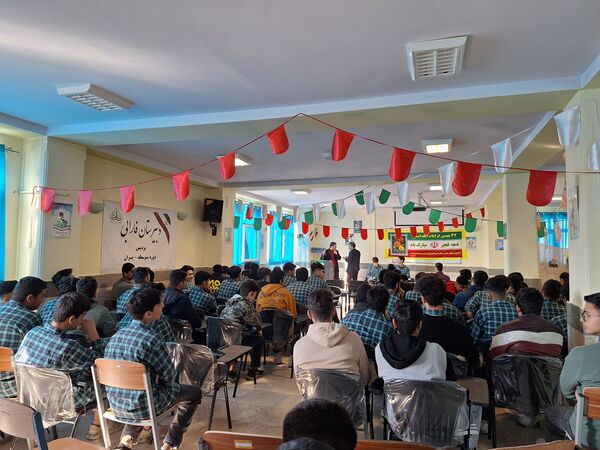 استقبال دانش‌آموزان مدارس شهرستان پردیس از دهه فجر انقلاب اسلامی ایران 