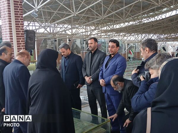 در فراق رهبر شهیدمان به میدان آمدیم 