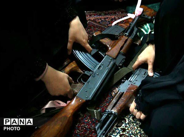  اوج اقتدار دختران ایران در گرامیداشت مادران و شهدای دانش‌آموز