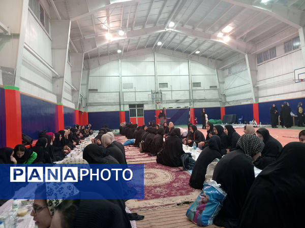 ضیافت افطاری و محفل دانش‌آموزی انس با قرآن کریم در سالن ورزشی عفاف شهر جعفریه قم