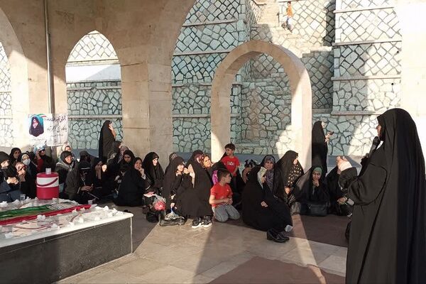 غبارروبی مزار شهدای گمنام در رودهن 