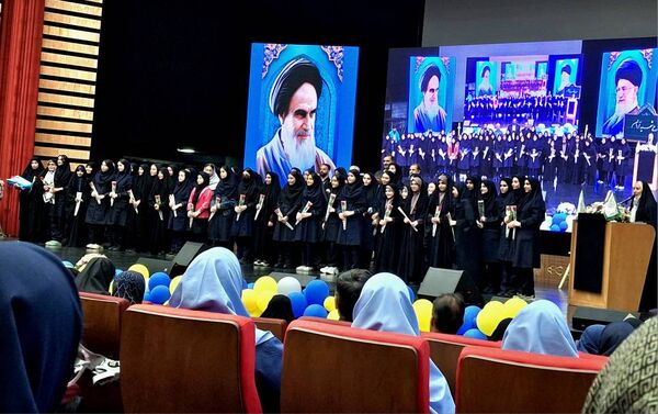 آیین تجلیل از دانش‌آموزان برگزیده استانی چهل و دومین جشنواره فرهنگی‌هنری شهر تهران
