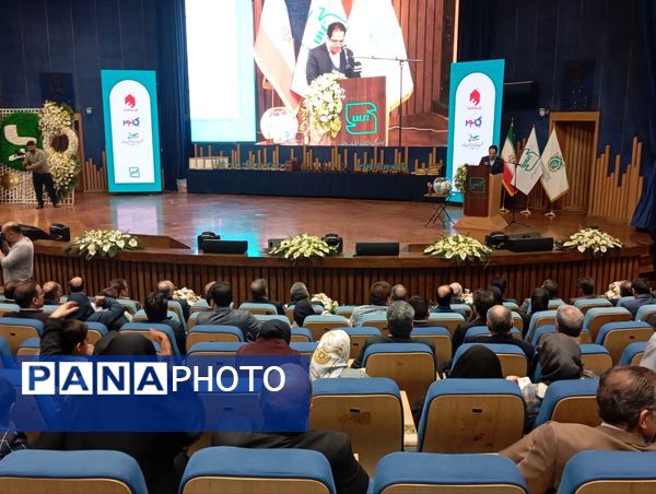 آیین تجلیل از واحدهای نمونه استاندارد و سفیران دانش‌آموزی استاندارد