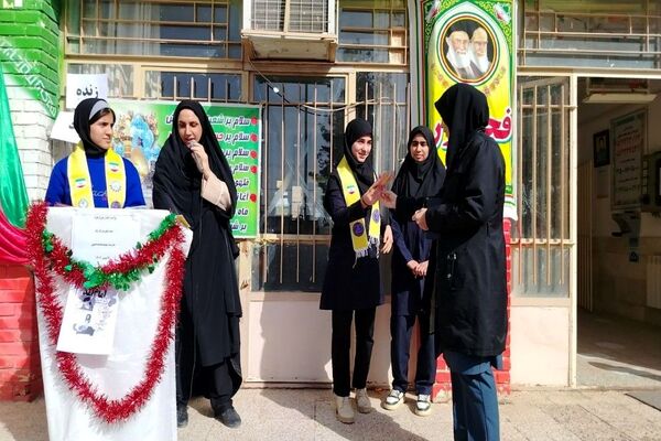 گلبانگ زنگ چهل و هفتمین پیروزی انقلاب اسلامی در مدرسه شهید مجید دهنوی 