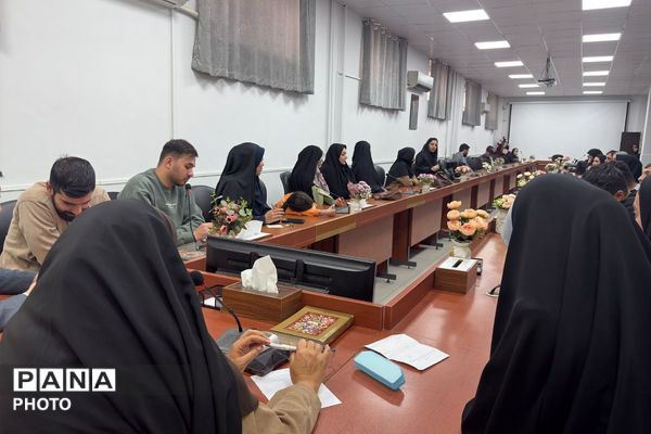 نشست صمیمی مشاوران و مربیان جدیدالاستخدام به مناسبت هفته امور تربیتی