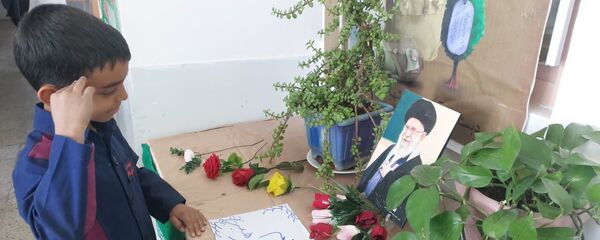 اجرای پویش «جانم فدای رهبر» در آموزشگاه شهید محمد منتظر قائم خاتم 