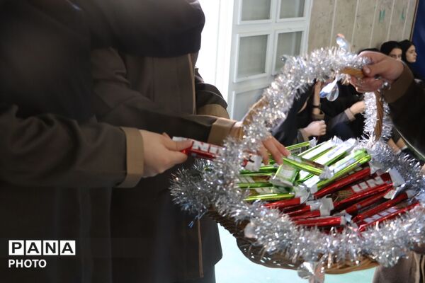 آغاز سال تحصیلی در دبیرستان فاطمه‌الزهرا(س) آشخانه با غبارروبی مزار شهدای گمنام 