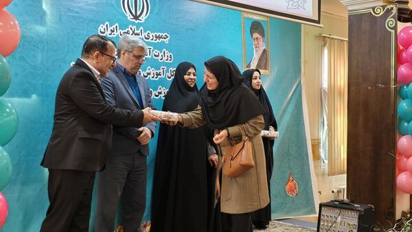 تجلیل از مقام‌آوران کشوری معلمان و دانش‌آموزان پژوهنده شهرستان نظرآباد